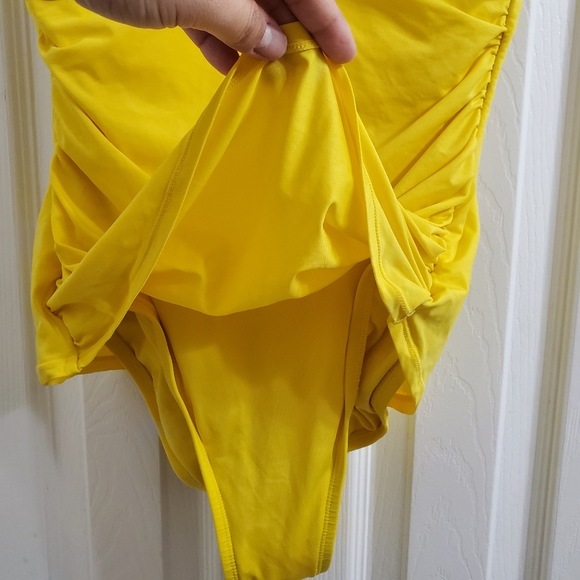 Jantzen Yellow Bathingsuit - Picture 2 of 9